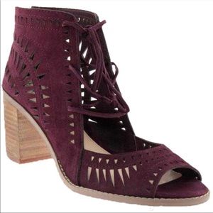 Vincent Camuto Sandals, Maroon color.